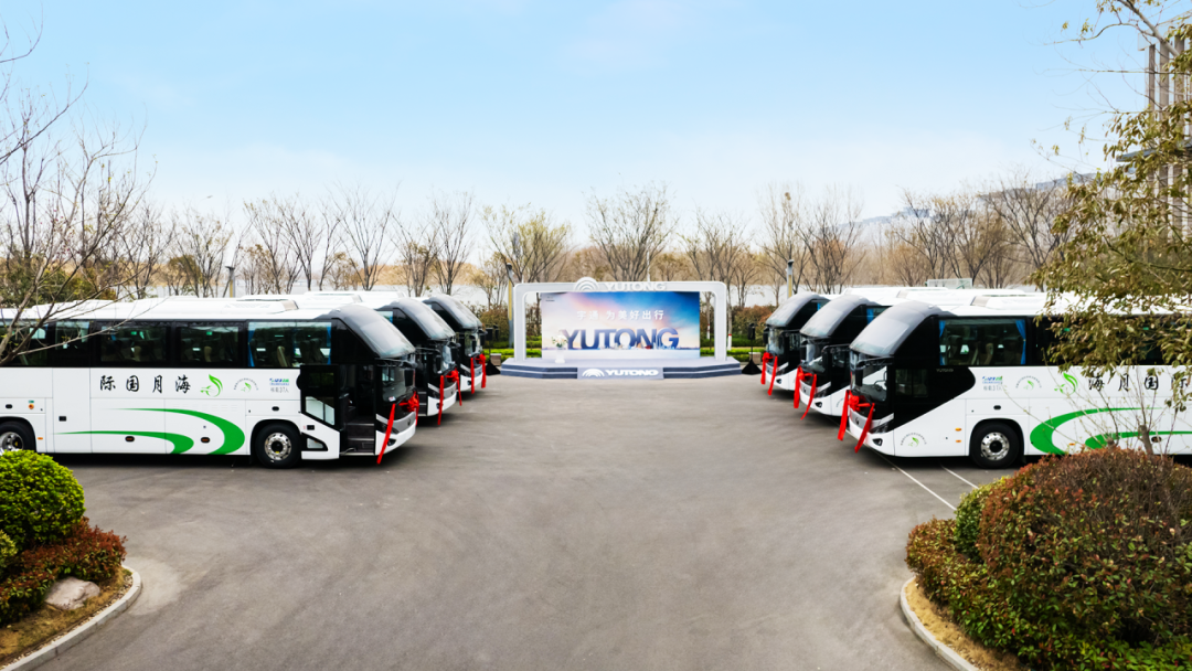 行業最大批量！宇通100輛高端旅游客車交付新疆