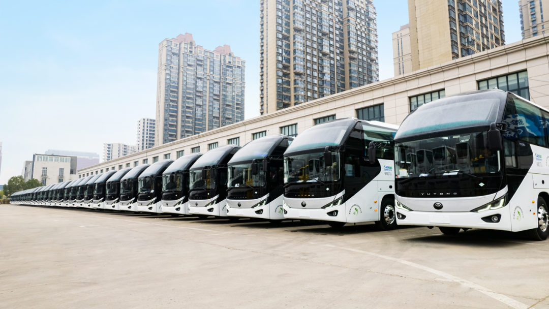 行業最大批量！宇通100輛高端旅游客車交付新疆